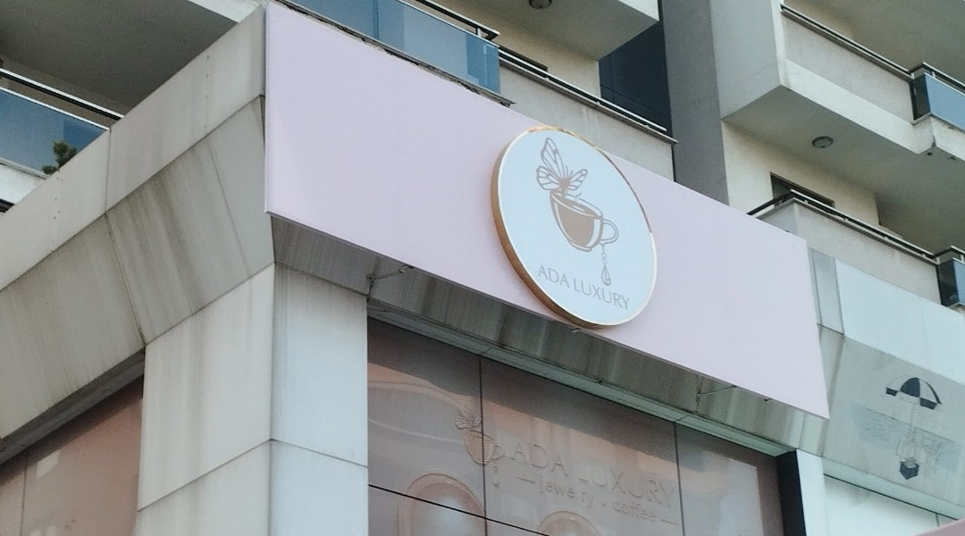 Ada Luxury - Işıklı Yuvarlak Tabela
